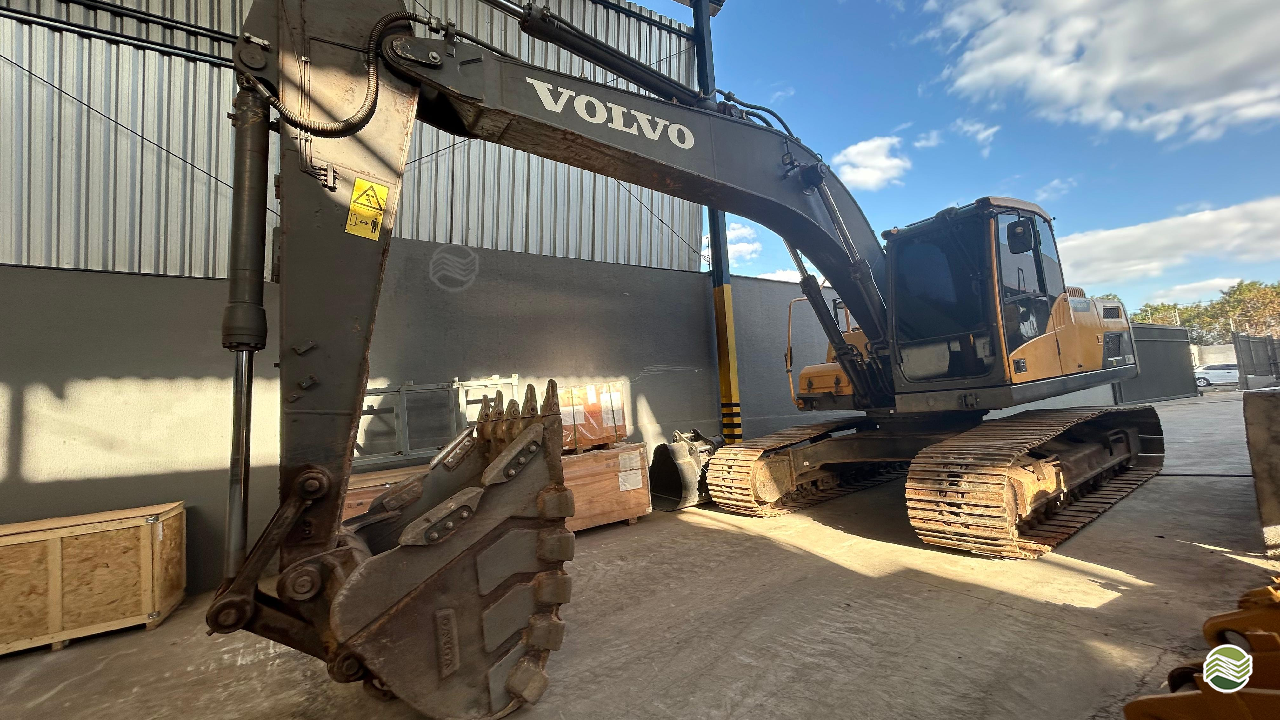 ESCAVADEIRA VOLVO EC220 Tractorgyn - Sany GOIANIA GOIAS GO